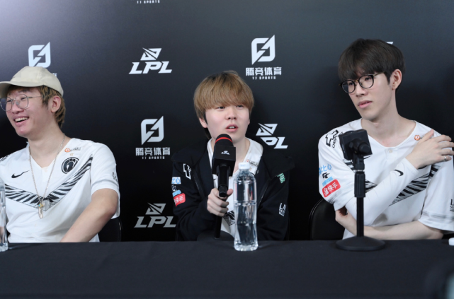 杨舒予仍然 杨舒予仍然